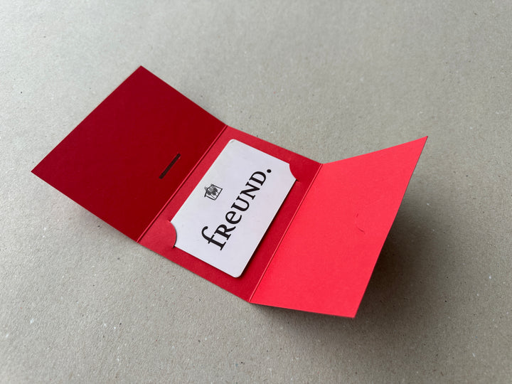Rote Geschenkbox für Gutscheine und Karten – nachhaltige Verpackung