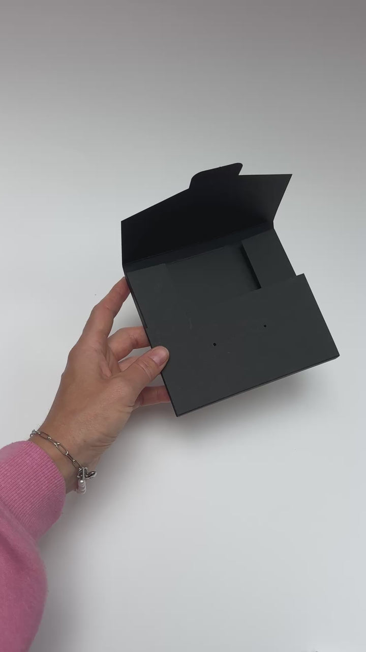 schwarze Geschenkbox für Werbematerialien 